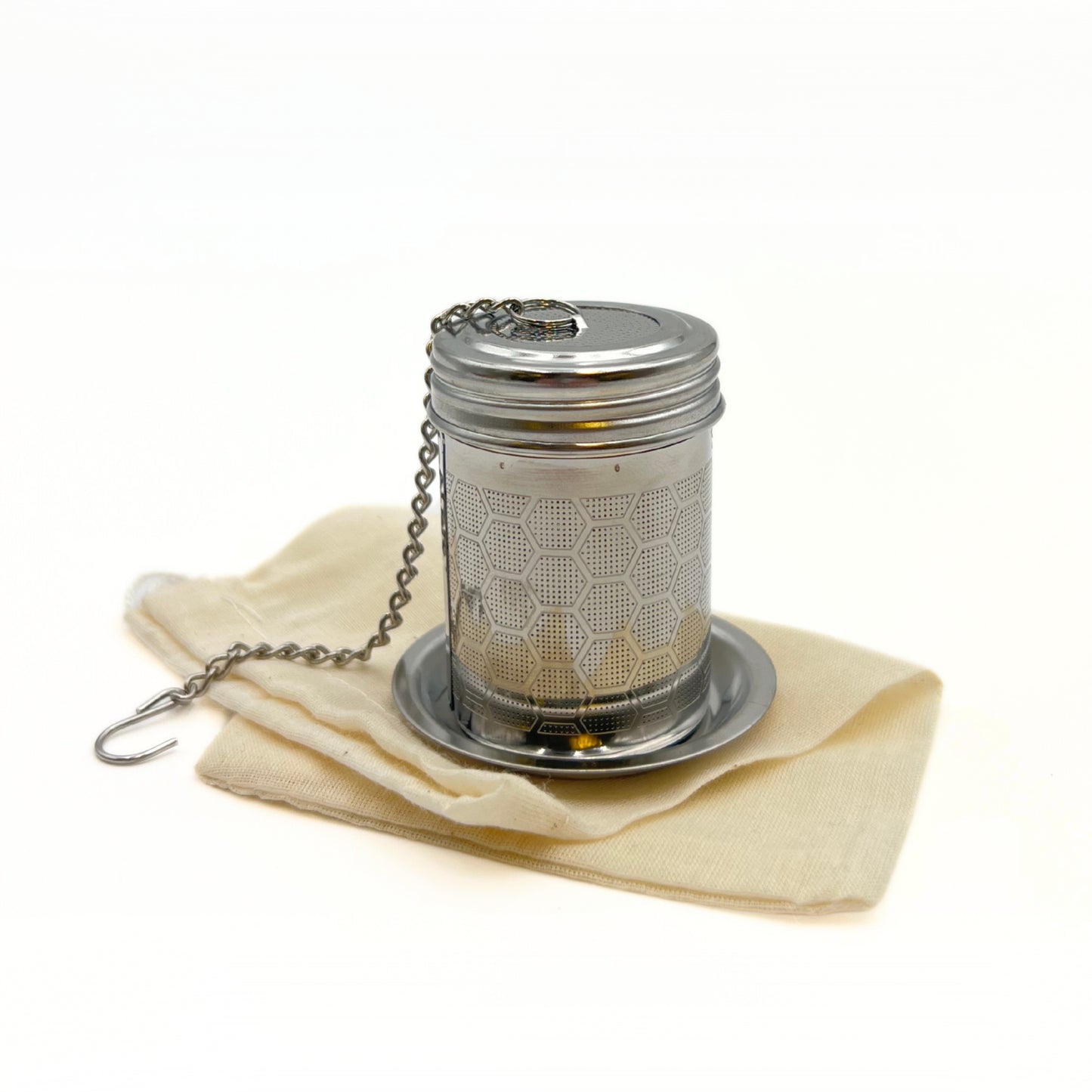 Honeycomb Mesh Loose Leaf Tea Strainer with Extended Chain & Saucer